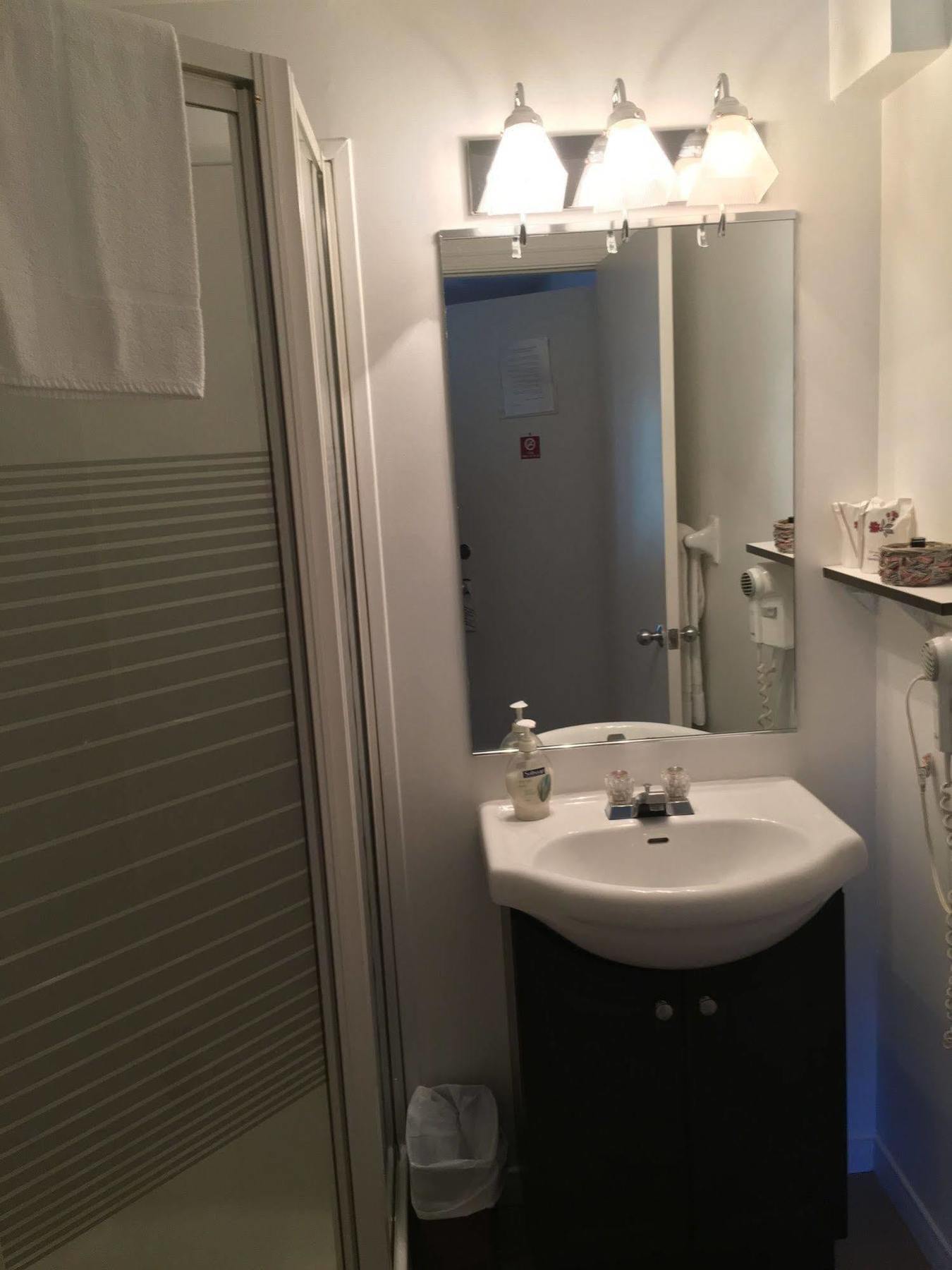 Auberge La Courtepointe بيتيت ريفري ساينت فرانكويس المظهر الخارجي الصورة